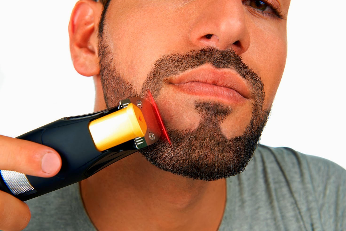 how to trim your beard with a trimmer
